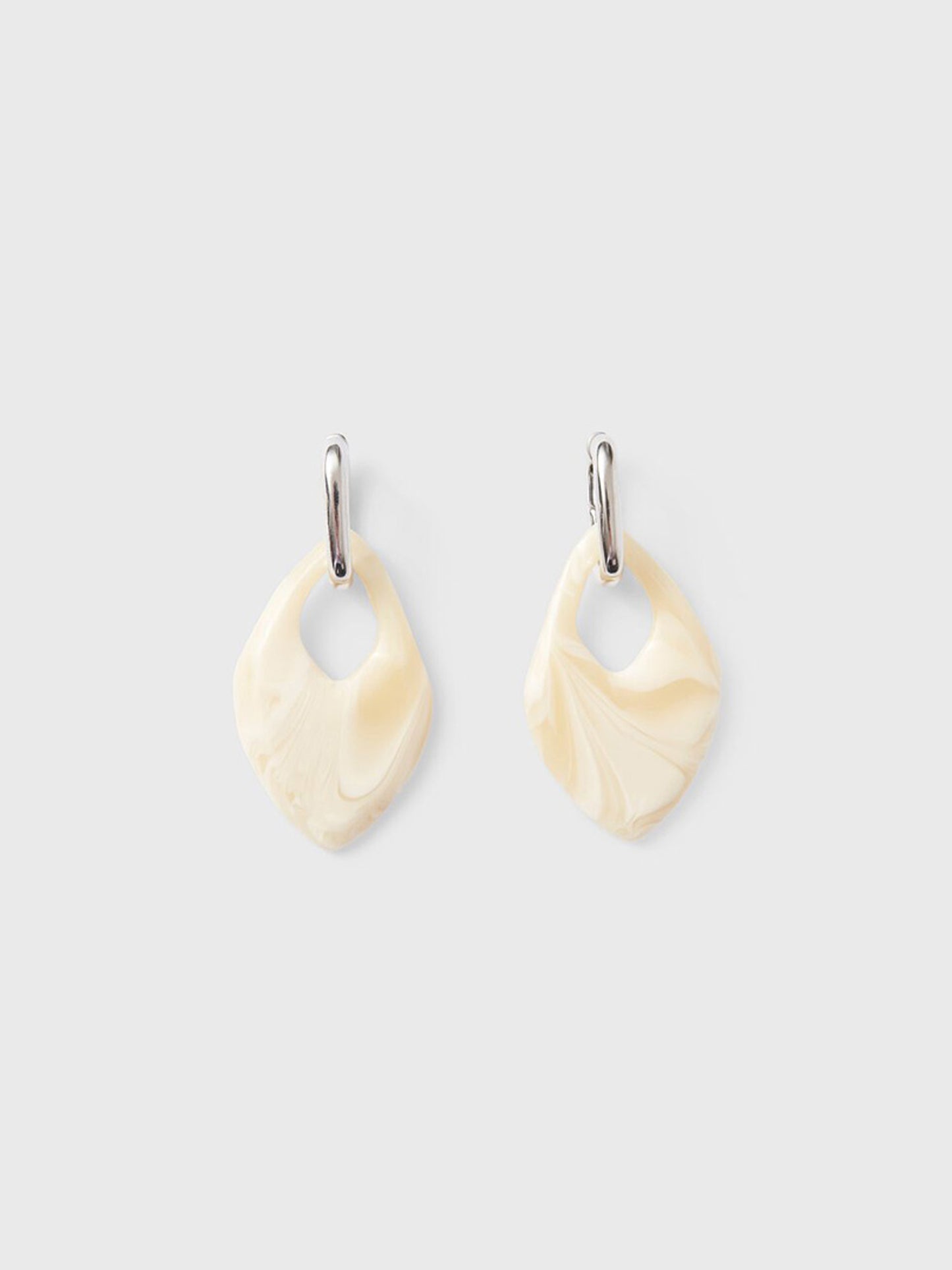 STRICT HIPPIE EARRING WHITE